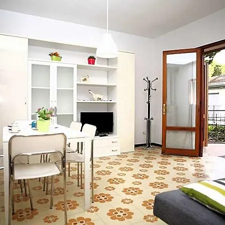 Idyllic With Private Fenced Garden *