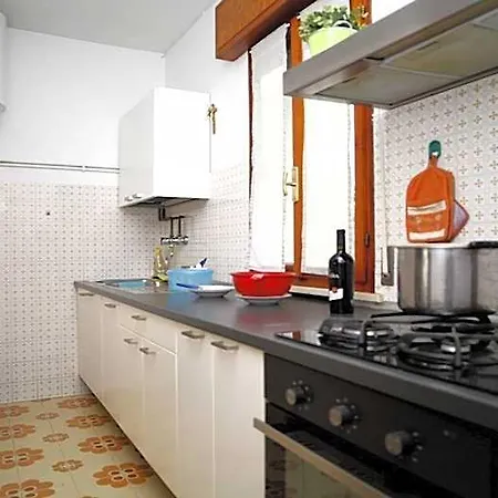 Idyllic With Private Fenced Garden *